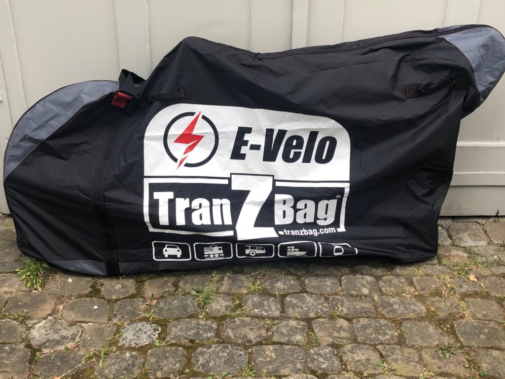 mountainbike komplett eingepackt im tranzbag e-velo