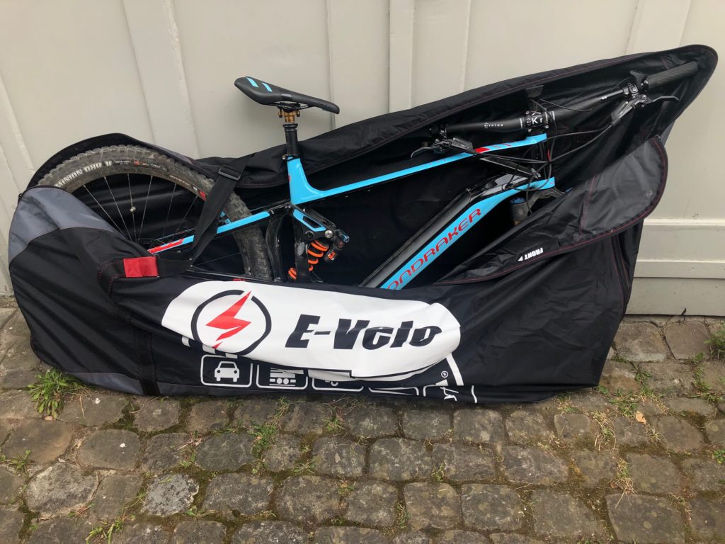 mountainbike eingepackt in tranzbag e-velo